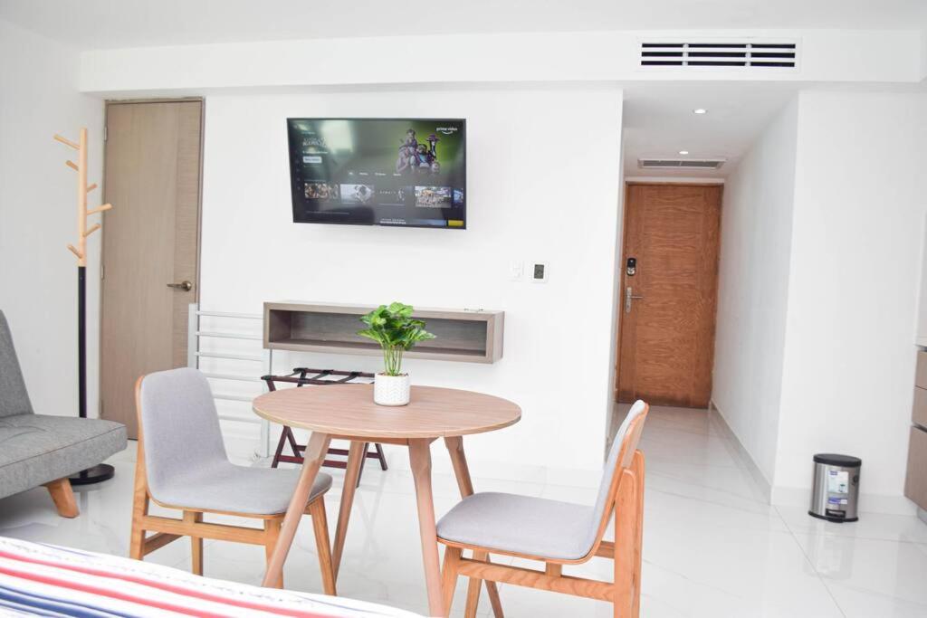 Hermoso estudio frente al mar, balcon, gym 3504