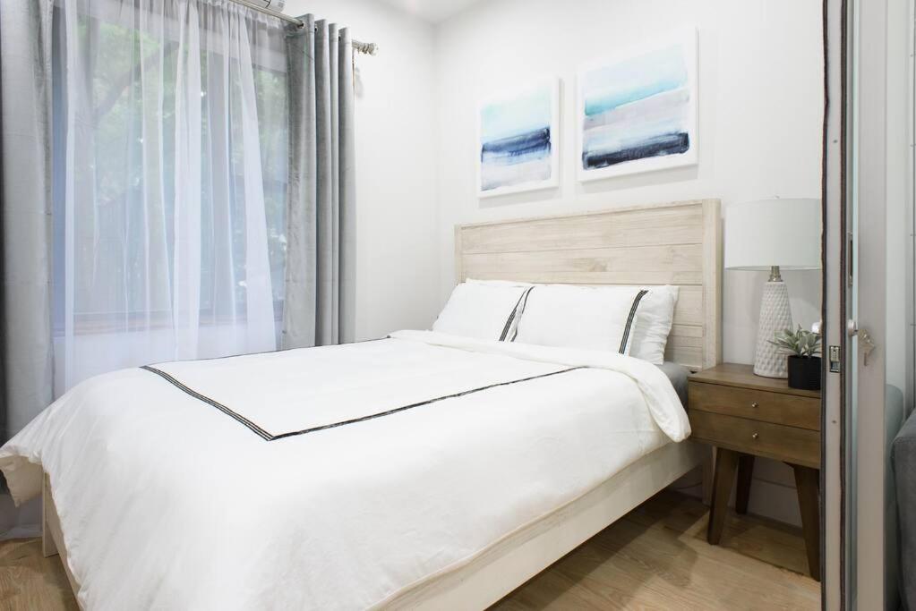 78-2D New furnished 1BR WD walk to Central Park