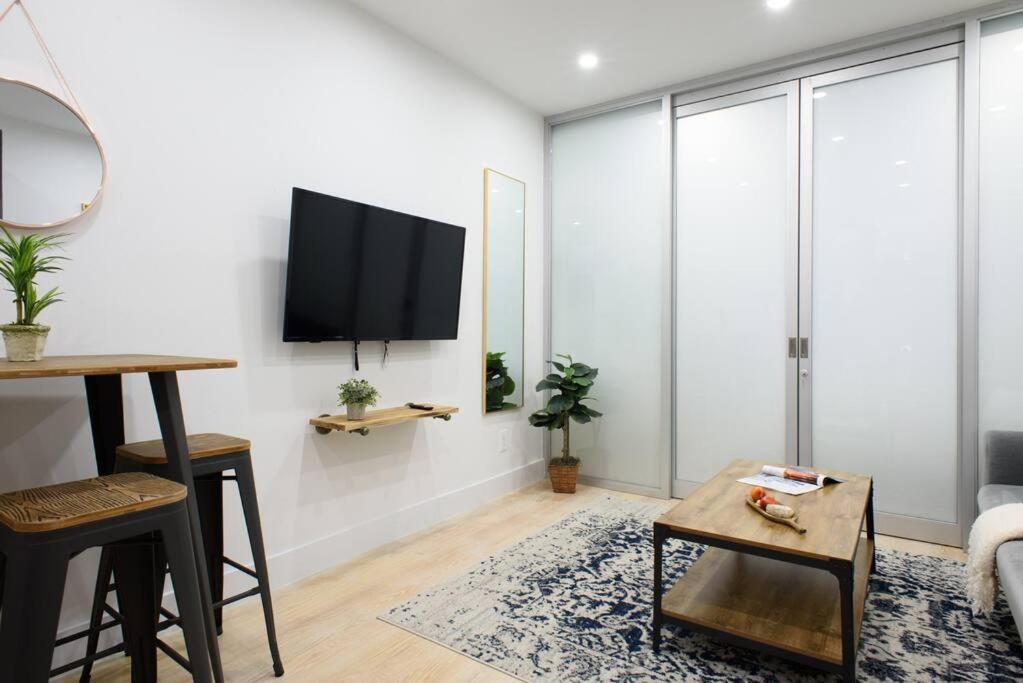 78-2D New furnished 1BR WD walk to Central Park