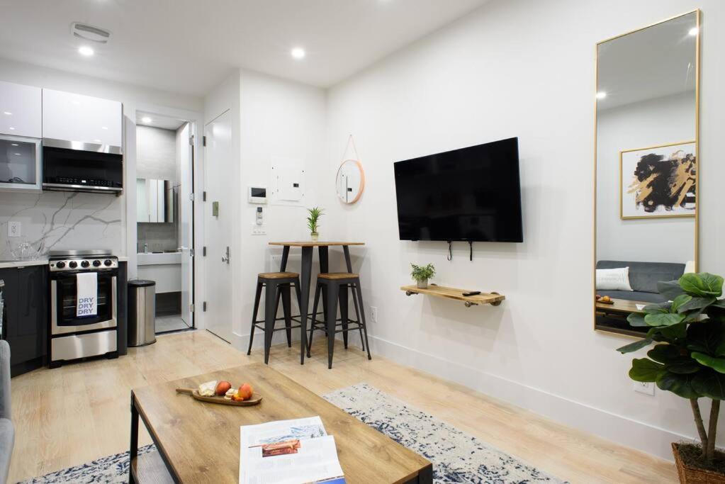 78-2D New furnished 1BR WD walk to Central Park