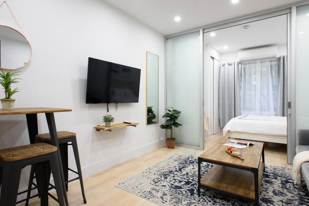 78-2D New furnished 1BR WD walk to Central Park