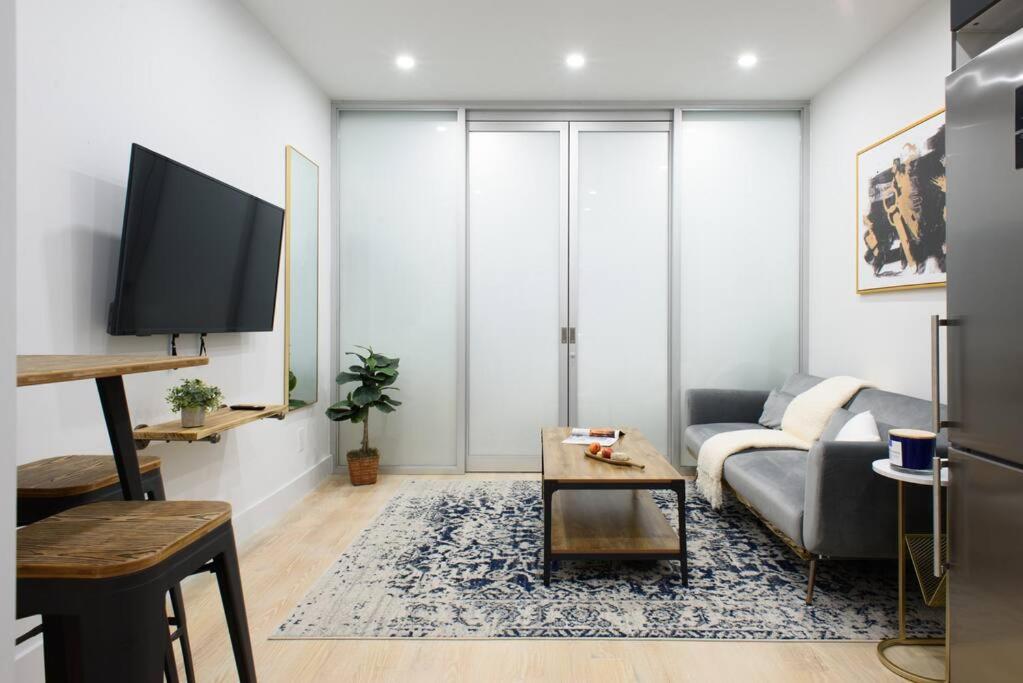 78-2D New furnished 1BR WD walk to Central Park
