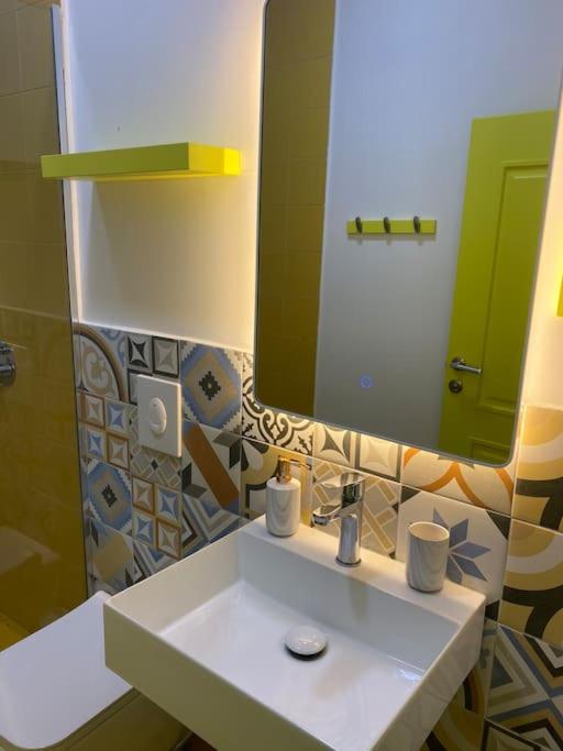 CASA ROI, Yellow apartment in the heart of Blloku