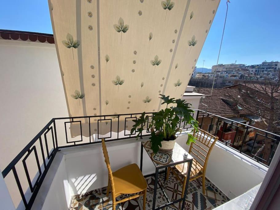 CASA ROI, Yellow apartment in the heart of Blloku