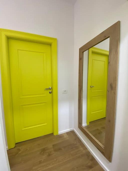 CASA ROI, Yellow apartment in the heart of Blloku
