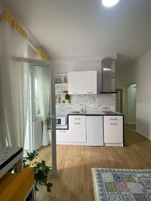 CASA ROI, Yellow apartment in the heart of Blloku