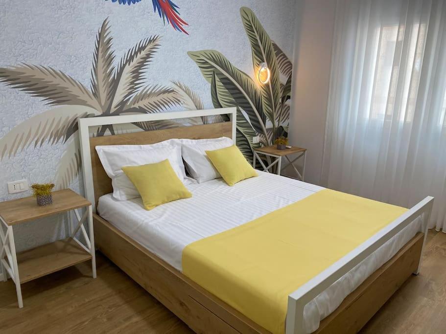 CASA ROI, Yellow apartment in the heart of Blloku