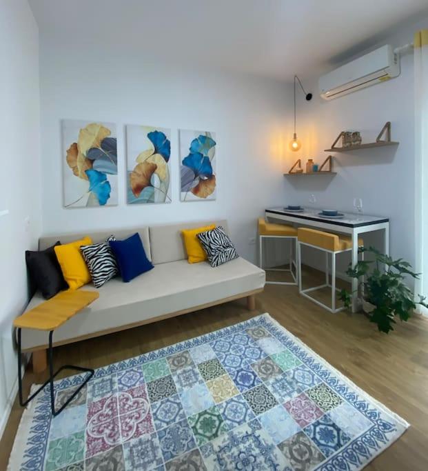 CASA ROI, Yellow apartment in the heart of Blloku
