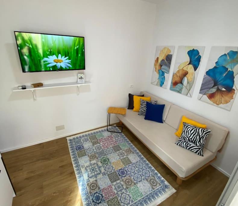 CASA ROI, Yellow apartment in the heart of Blloku