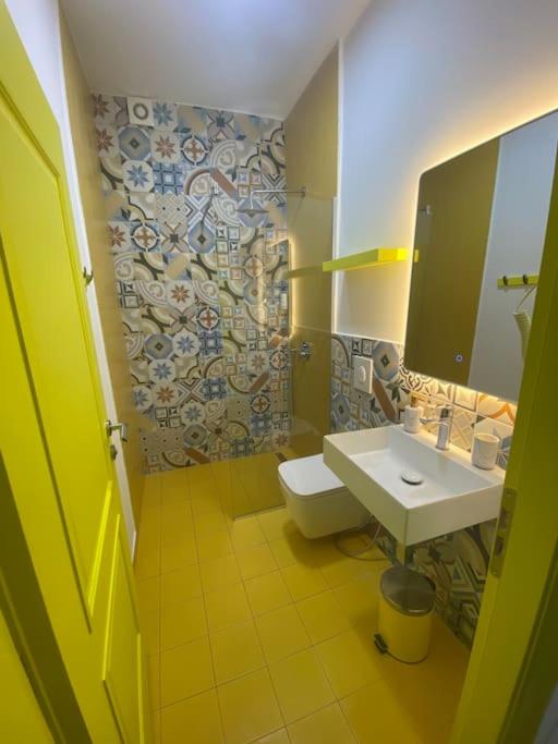 CASA ROI, Yellow apartment in the heart of Blloku