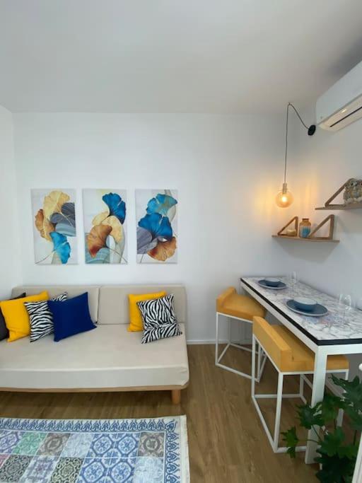 CASA ROI, Yellow apartment in the heart of Blloku