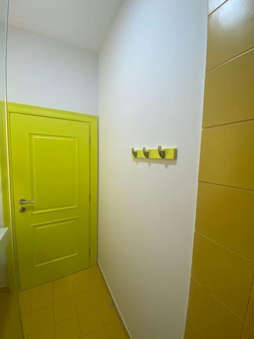 CASA ROI, Yellow apartment in the heart of Blloku