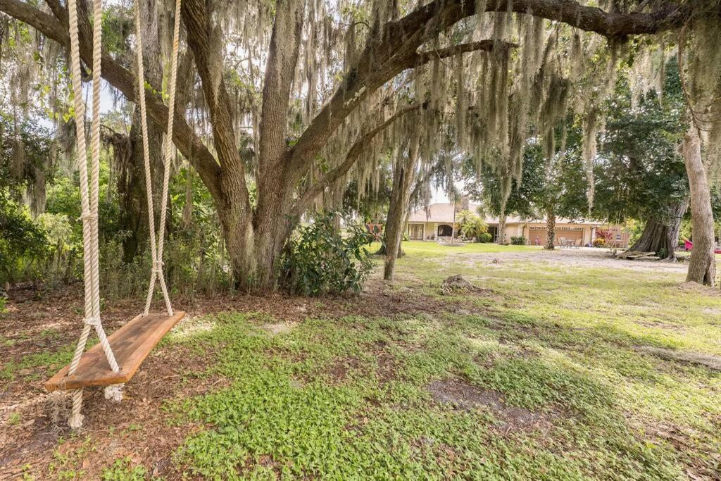 Beautiful Vacation Home Across From Lake Okeechobee view 5