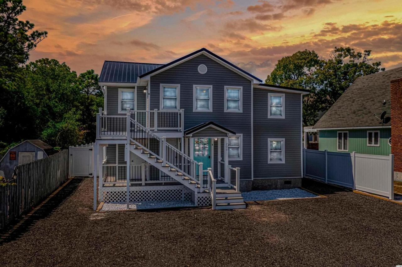 Immaculate Home With Putting Green and Private Pool! Pet Friendly 6 Bedroom- 4 Bath Duplex A&B view 2