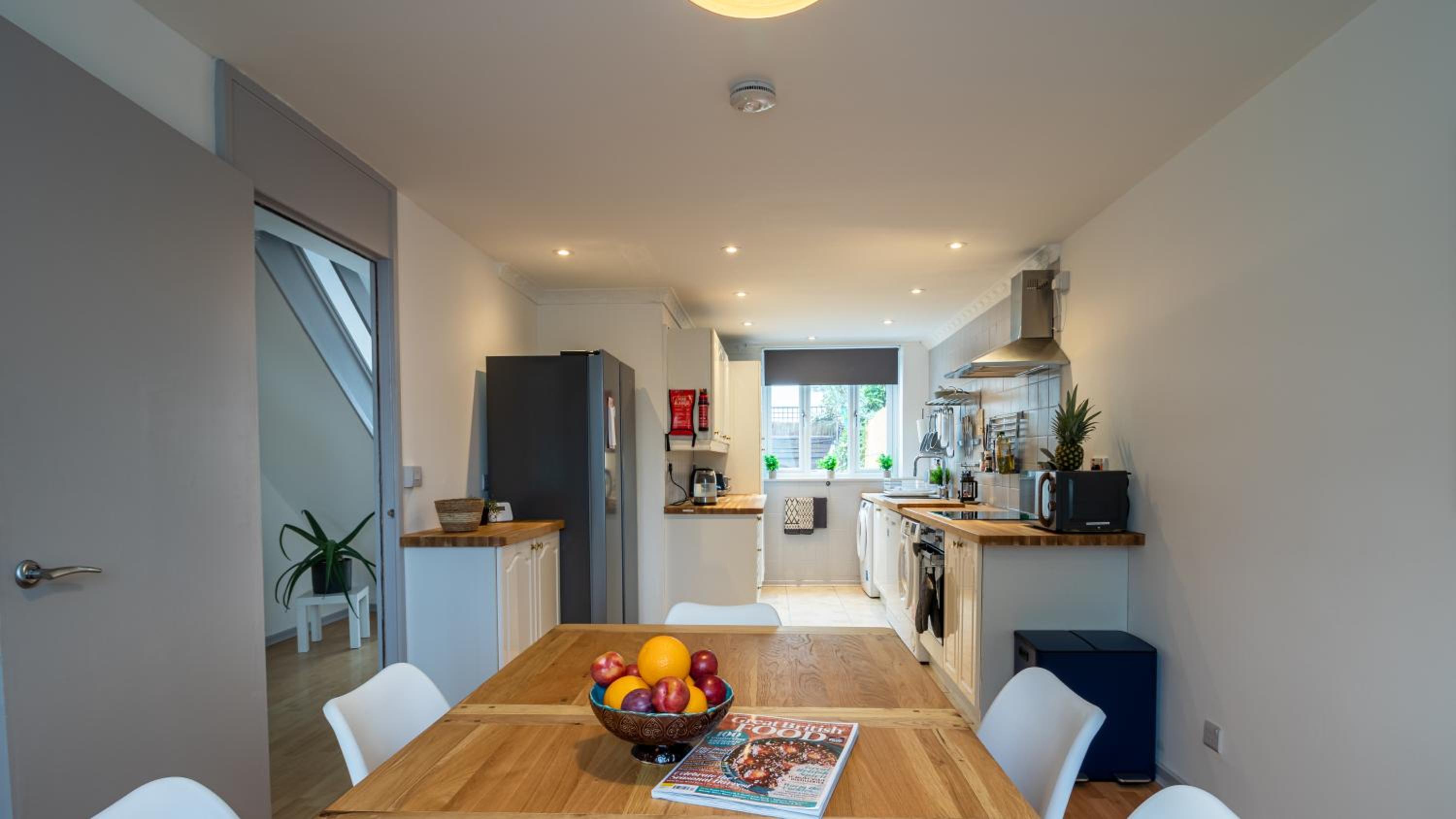 London Bridge 3 Bedroom House with reception room, office and private garden