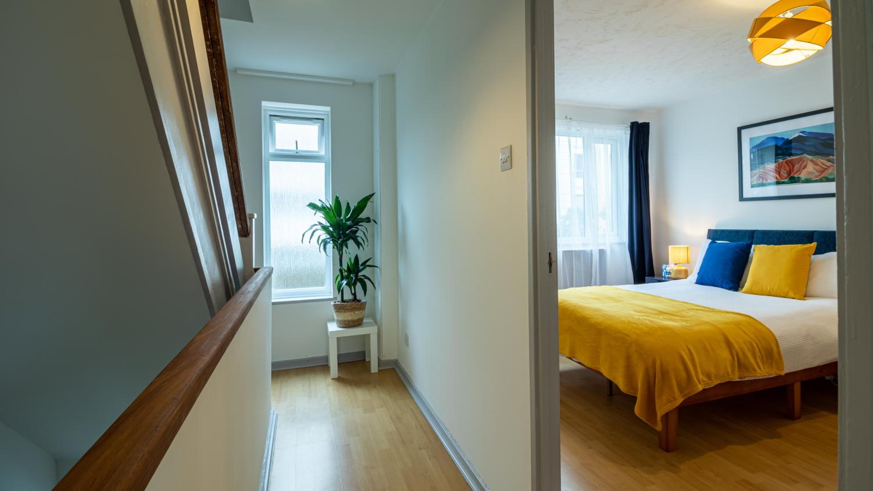 London Bridge 3 Bedroom House with reception room, office and private garden