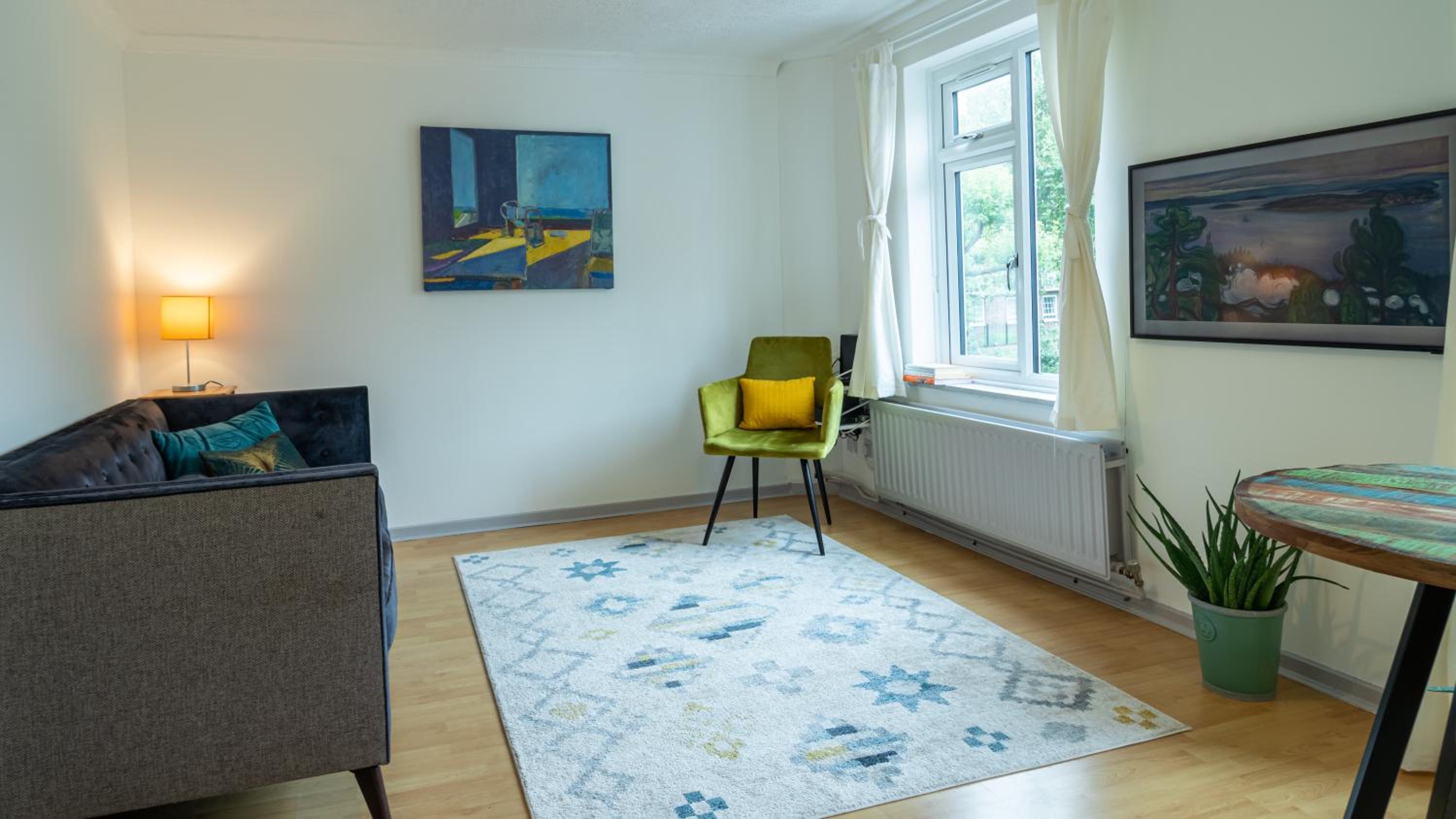 London Bridge 3 Bedroom House with reception room, office and private garden