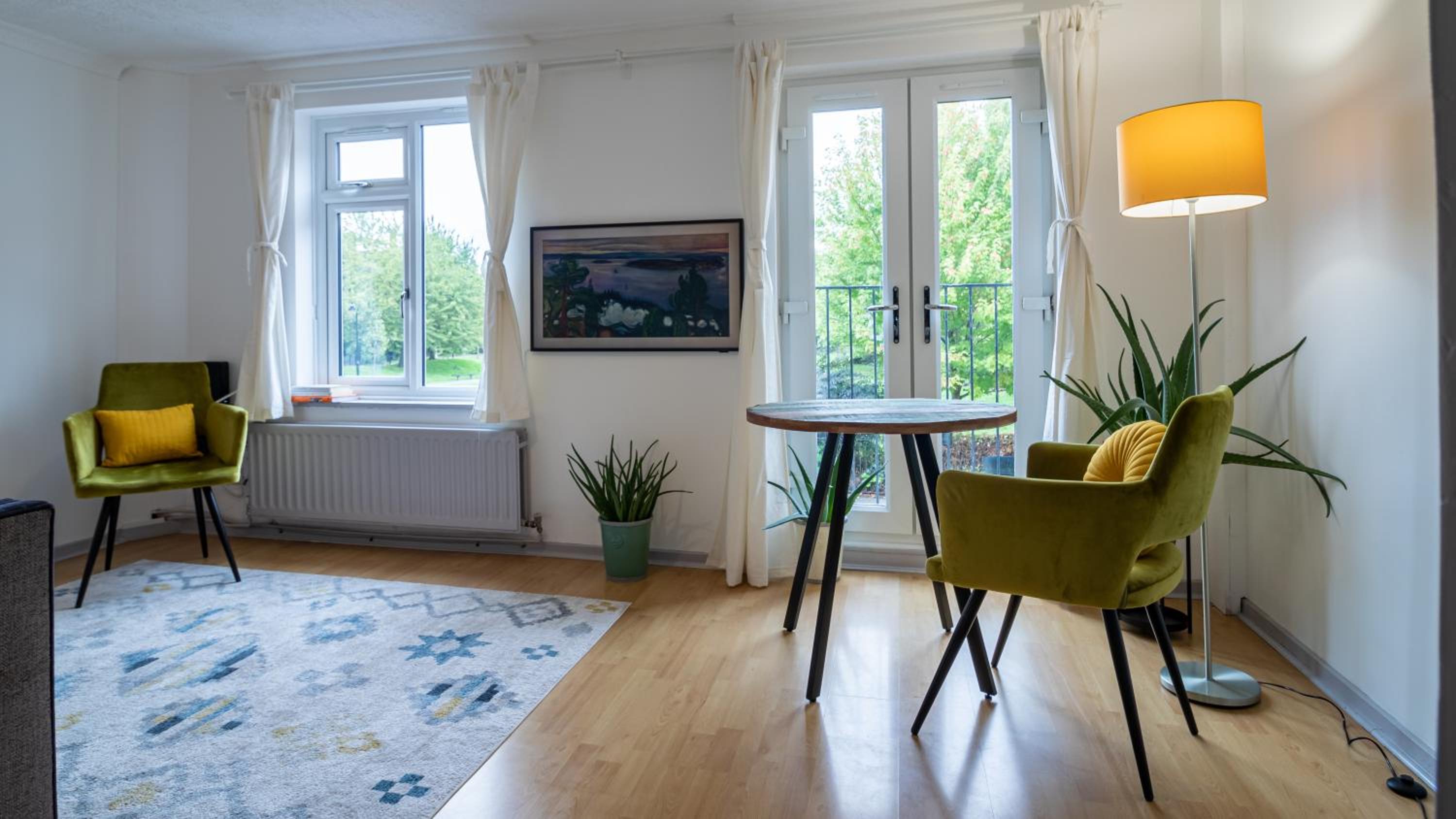 London Bridge 3 Bedroom House with reception room, office and private garden