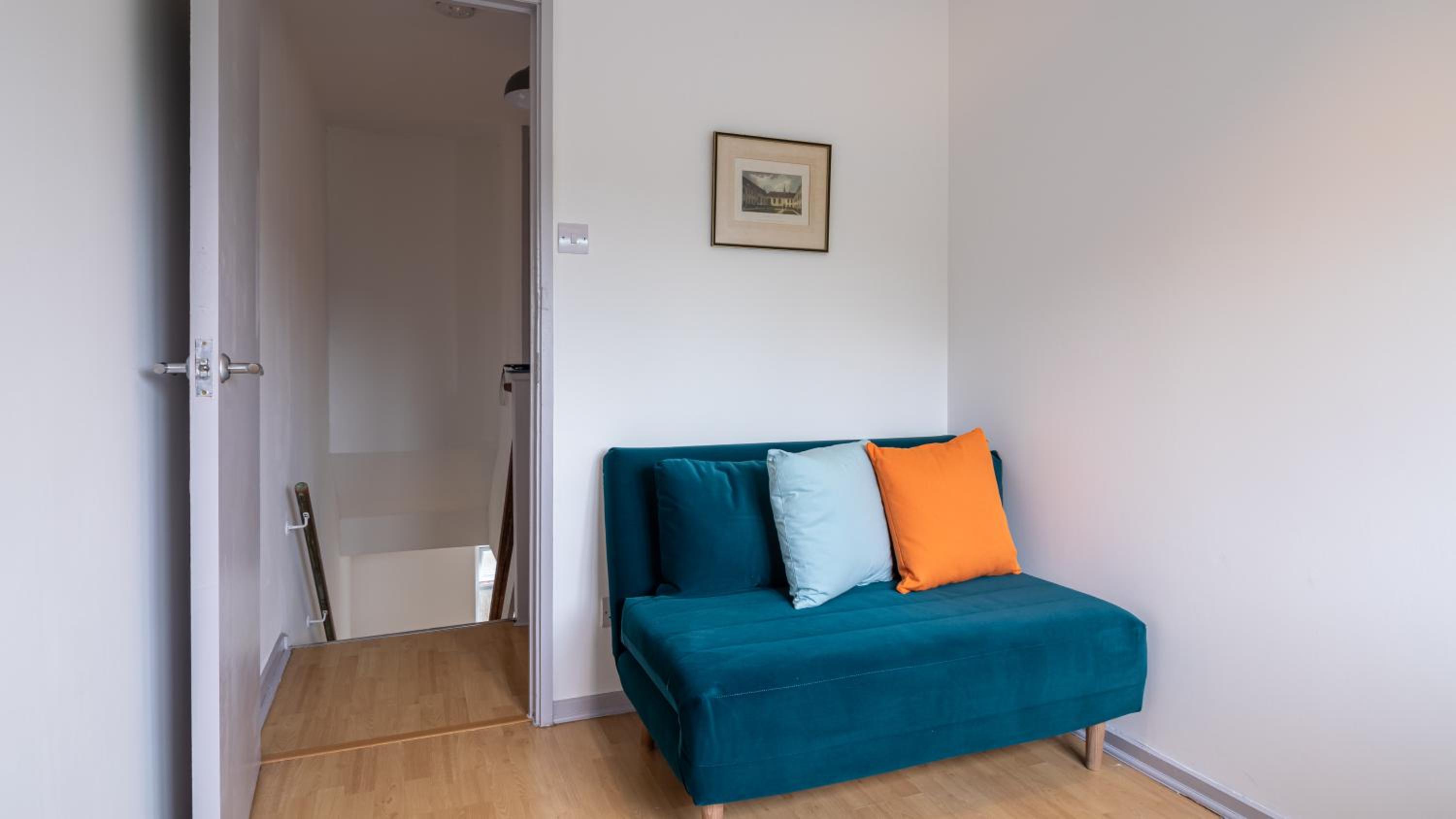 London Bridge 3 Bedroom House with reception room, office and private garden