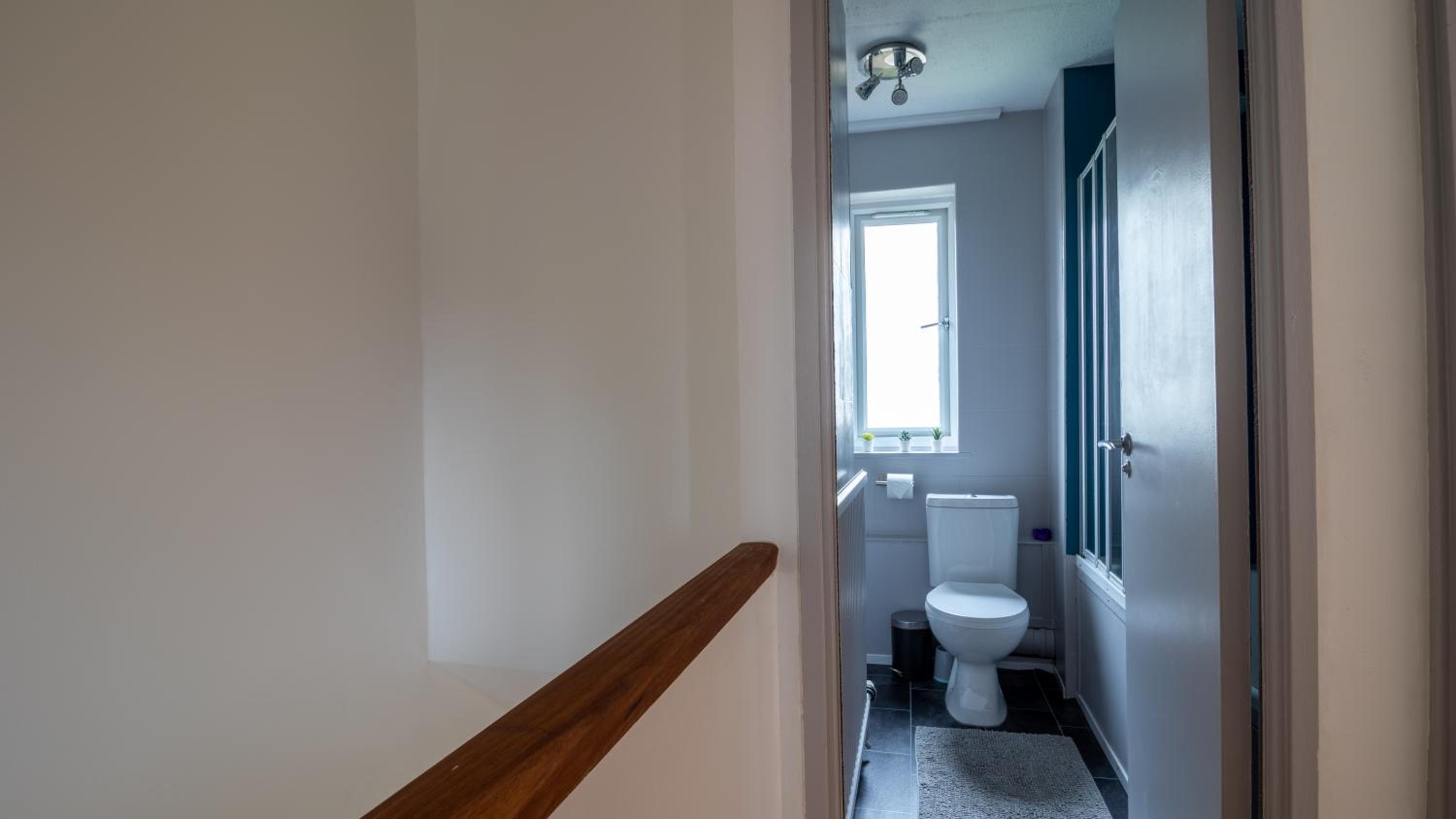 London Bridge 3 Bedroom House with reception room, office and private garden