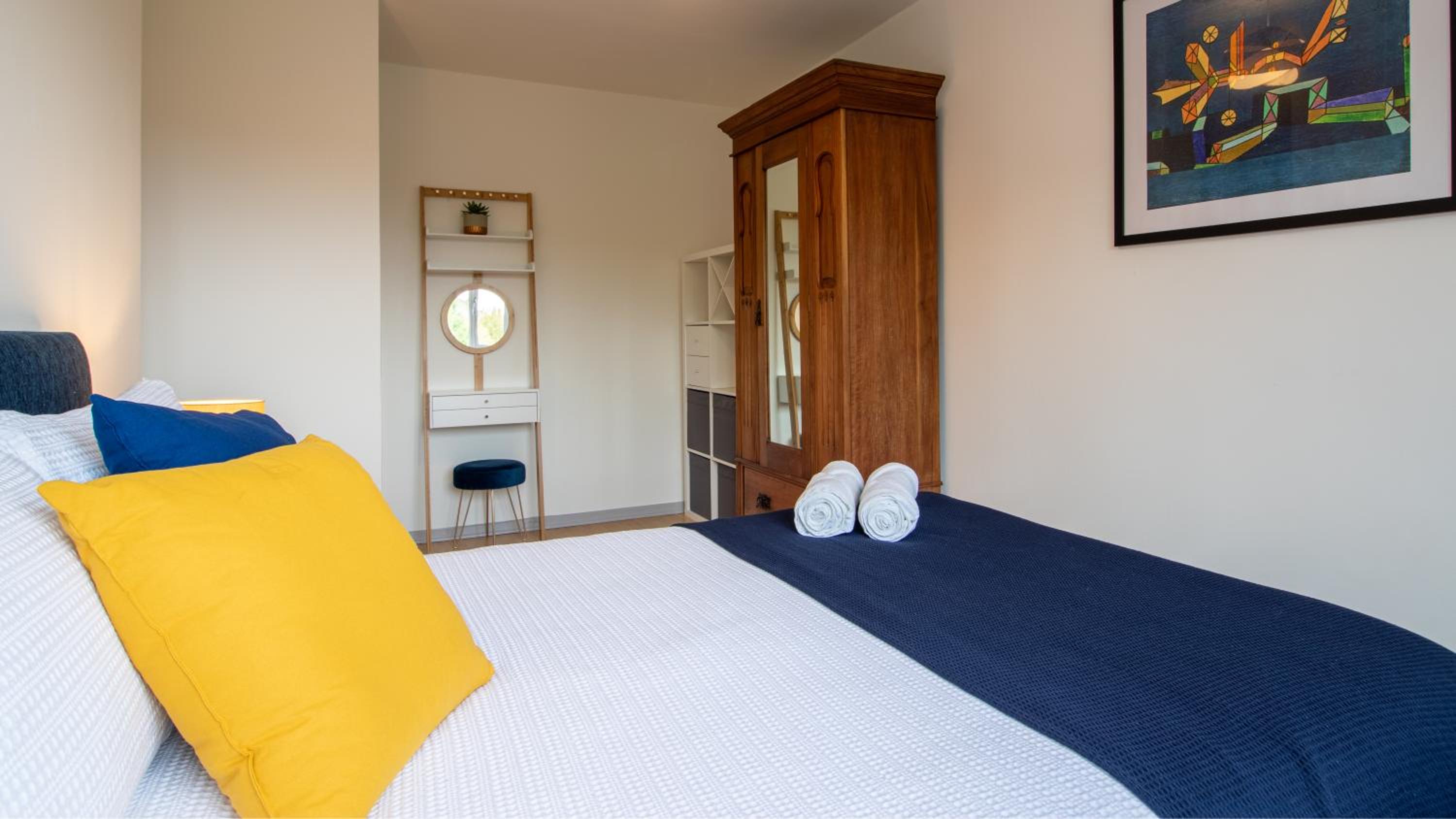 London Bridge 3 Bedroom House with reception room, office and private garden