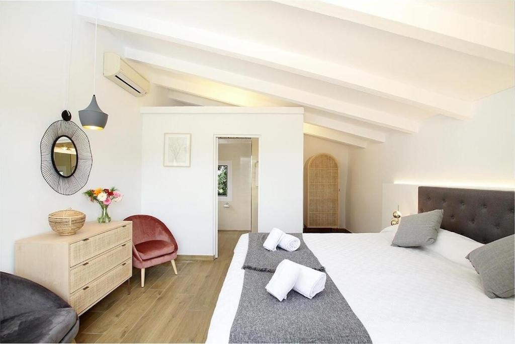Spectacular newly renovated villa in Pollensa by Renthousing