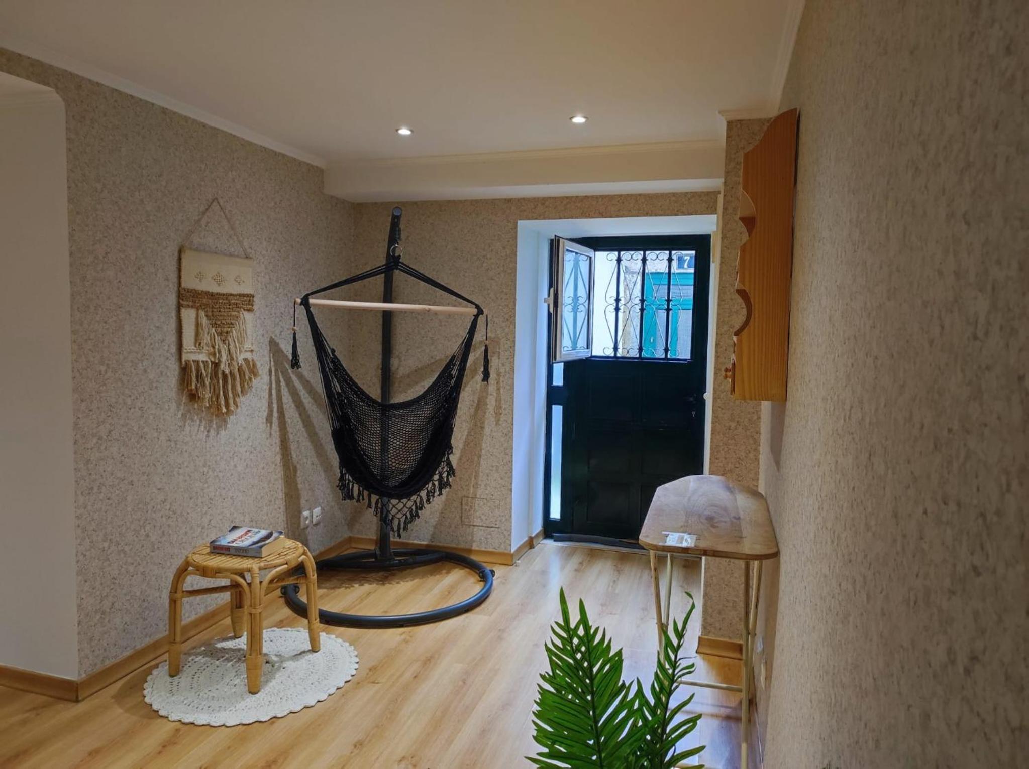 Refuge in Central Lisbon Courtyard Pateo Parreiras view 4