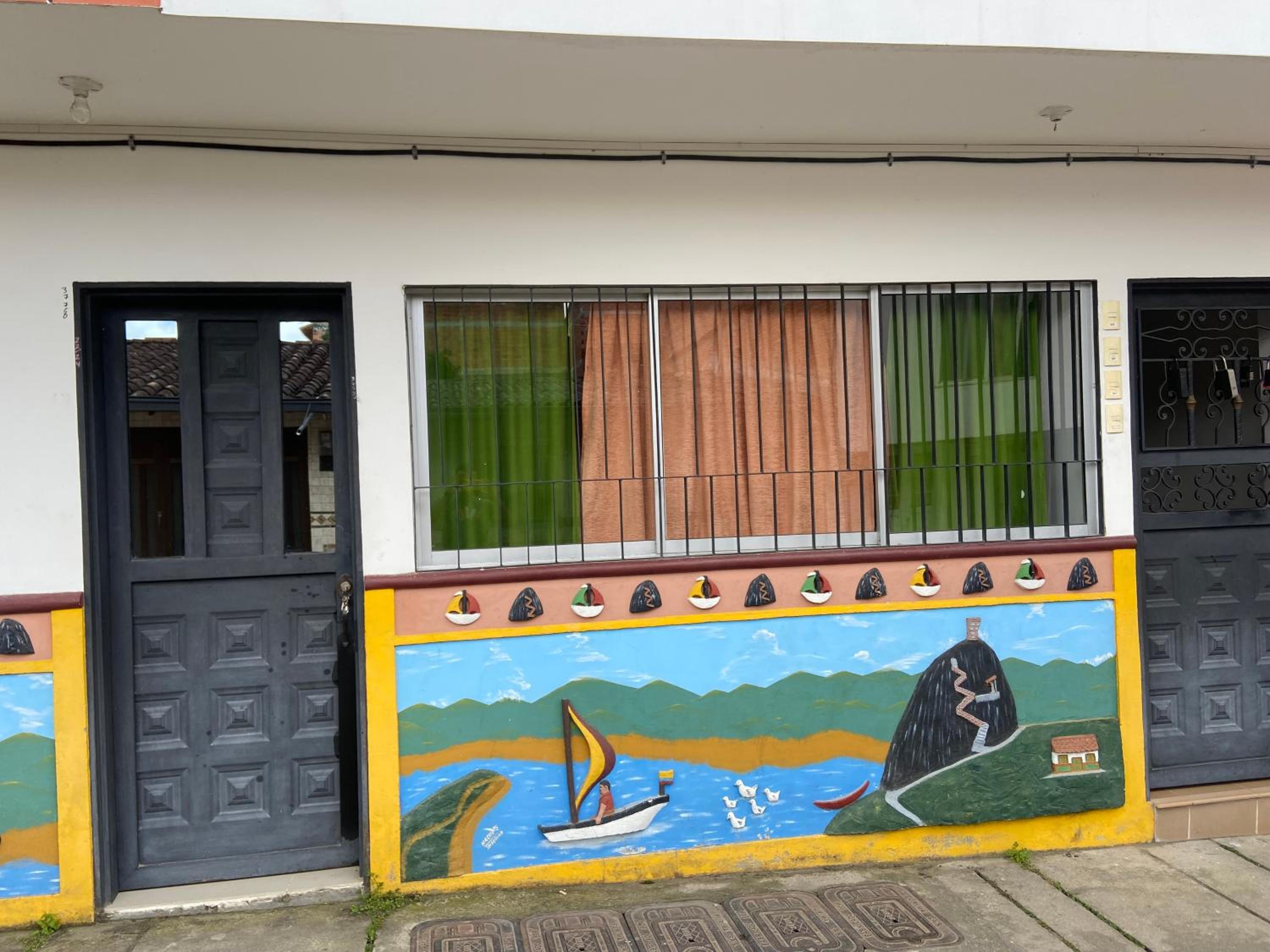 Apto a pasos del lago