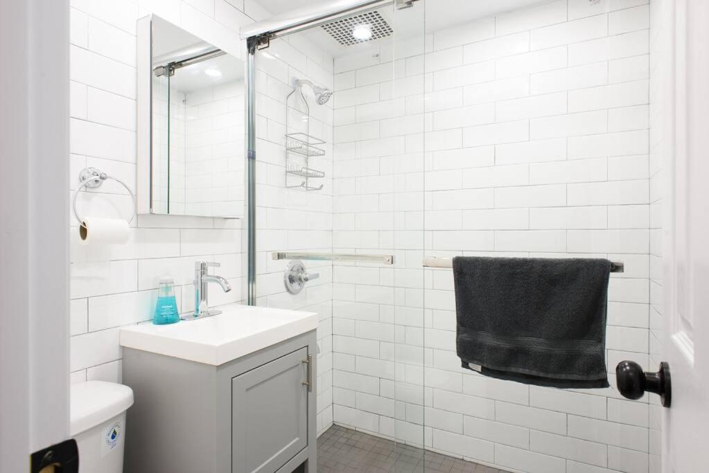 350-2A Prime gramercy Newly renovated 1BR sleeps 4