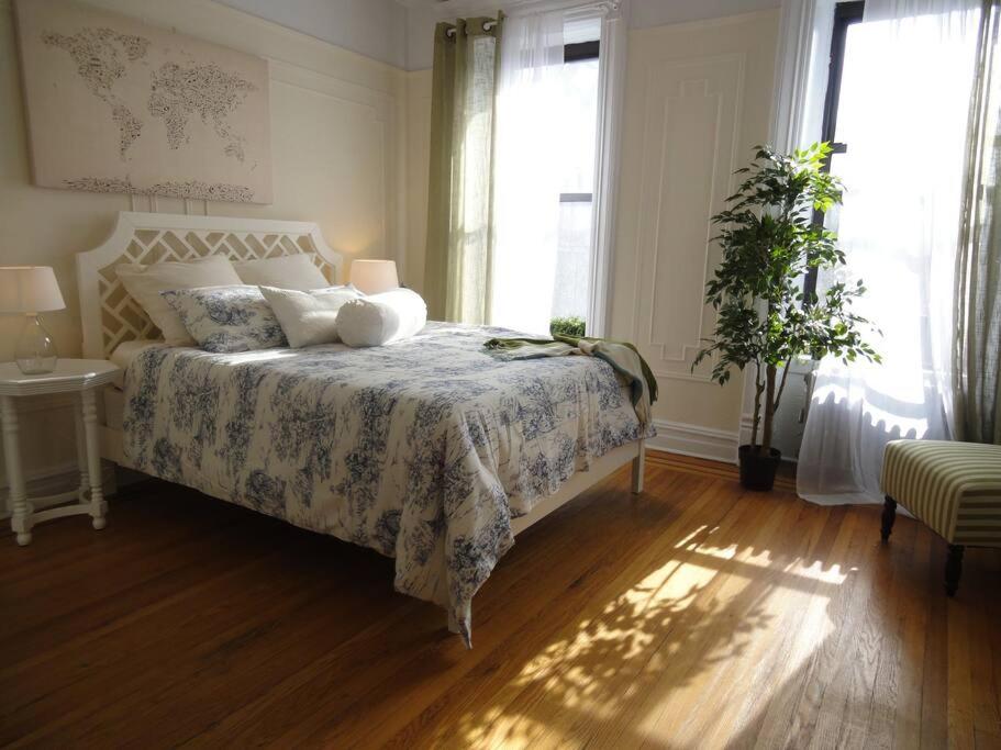 211-3 Prime Union Square Large 1BR Great value