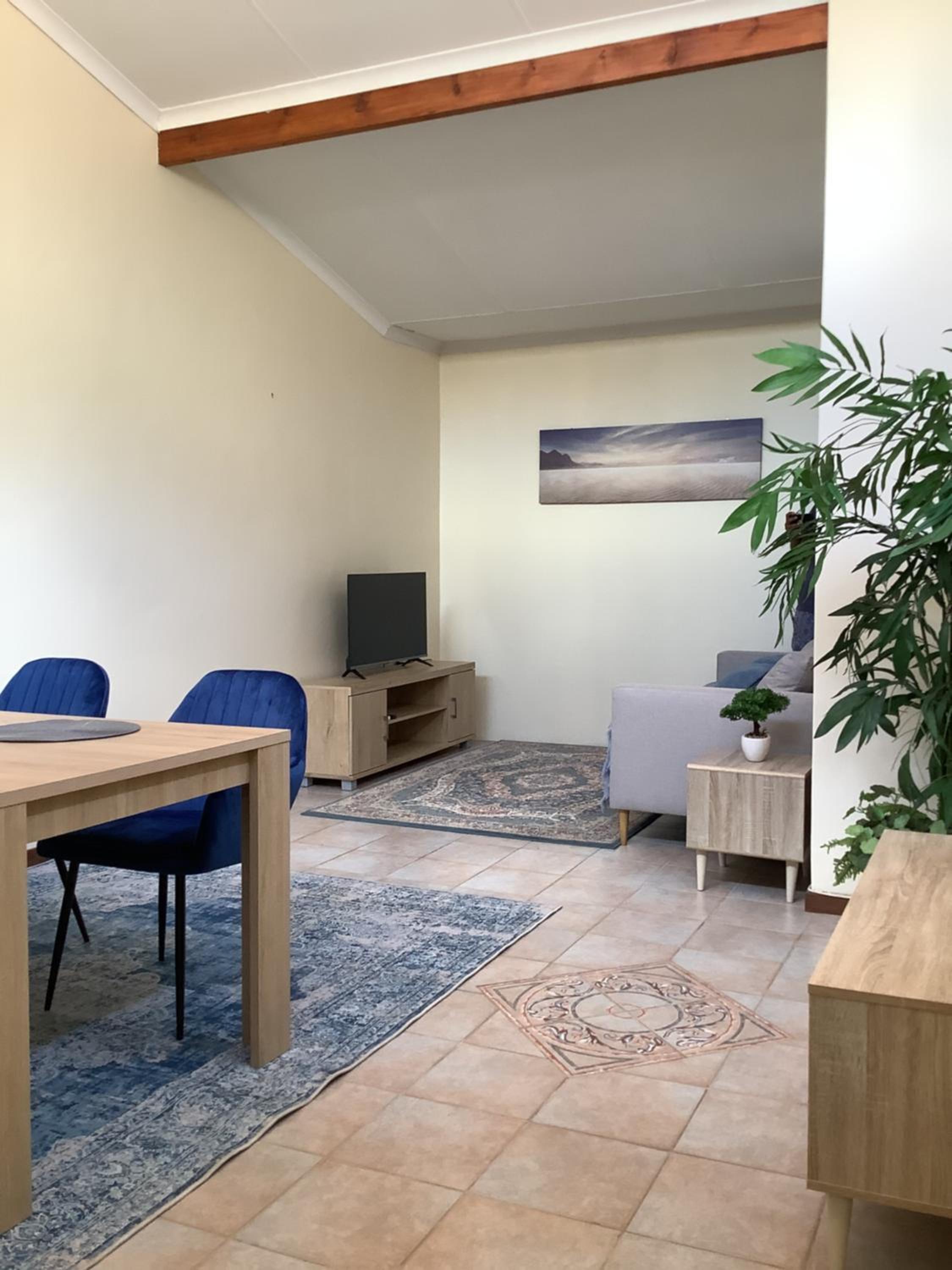 Impala Suite -Entire Unit- 2 bedroom with 1 ensuite bathroom view 2