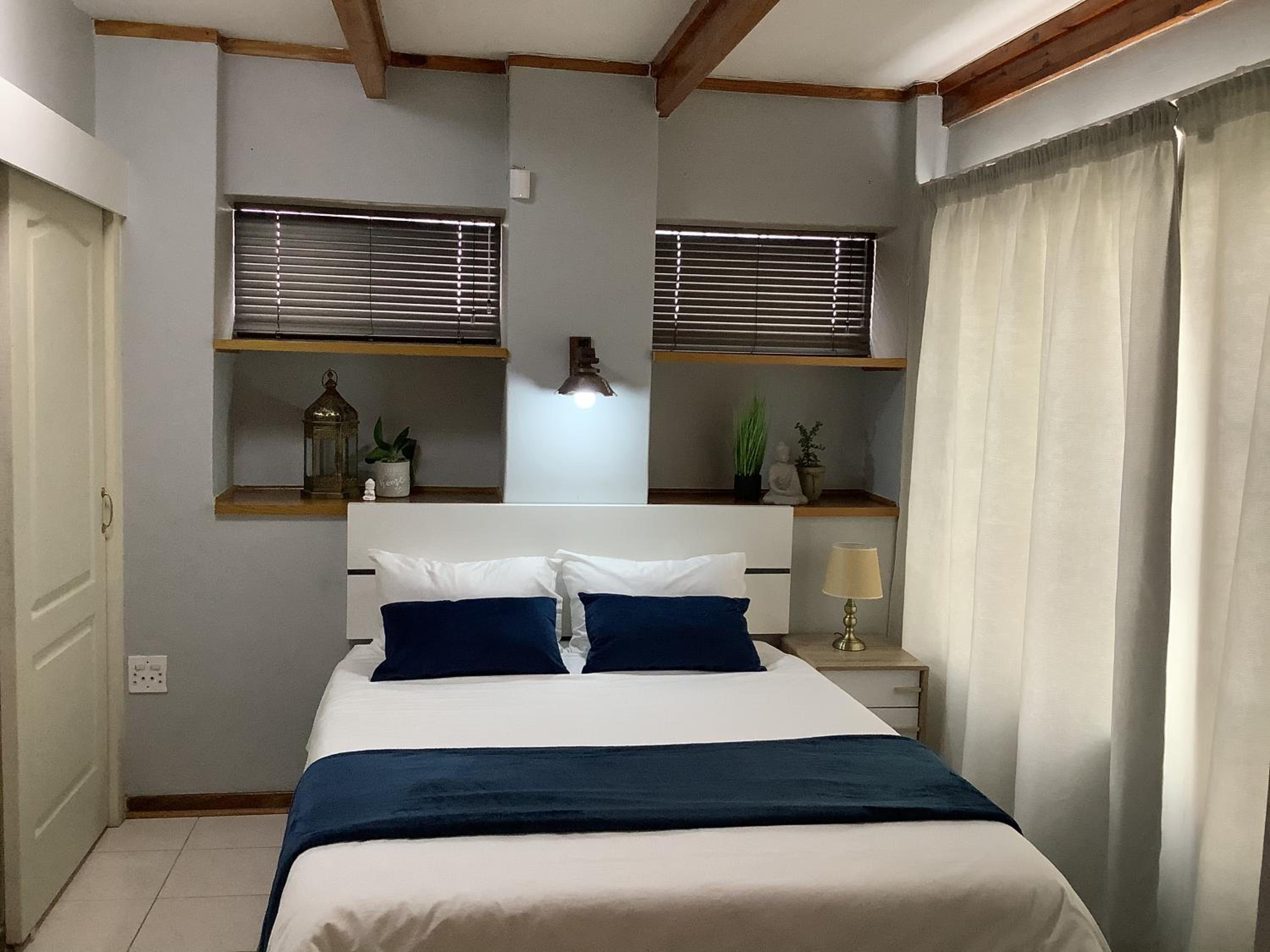 Impala Suite -Entire Unit- 2 bedroom with 1 ensuite bathroom view 4