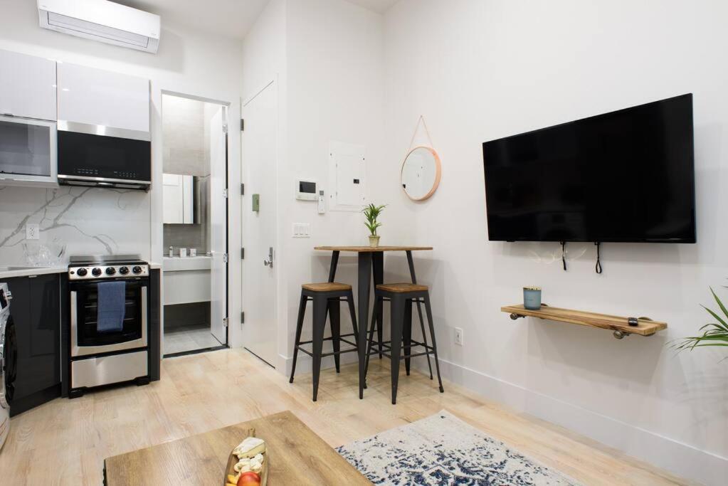 78-4D Quality 1br W&D SKYLIGHT By Central Park