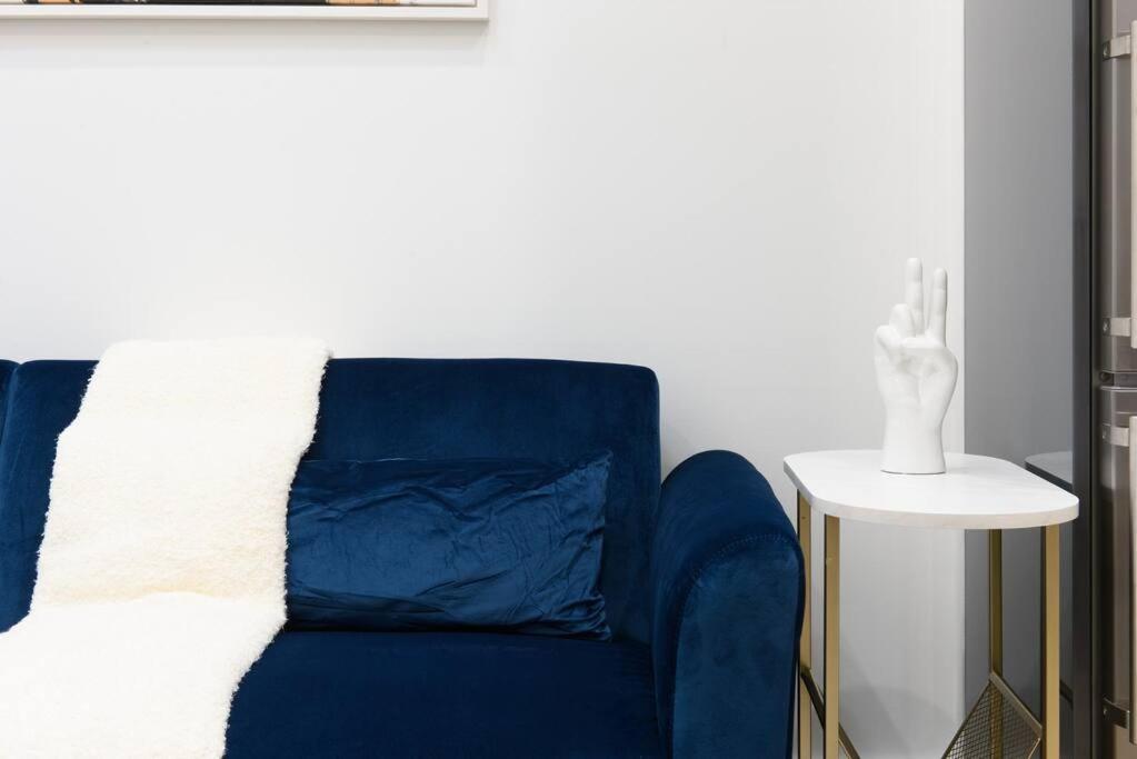 78-4D Quality 1br W&D SKYLIGHT By Central Park
