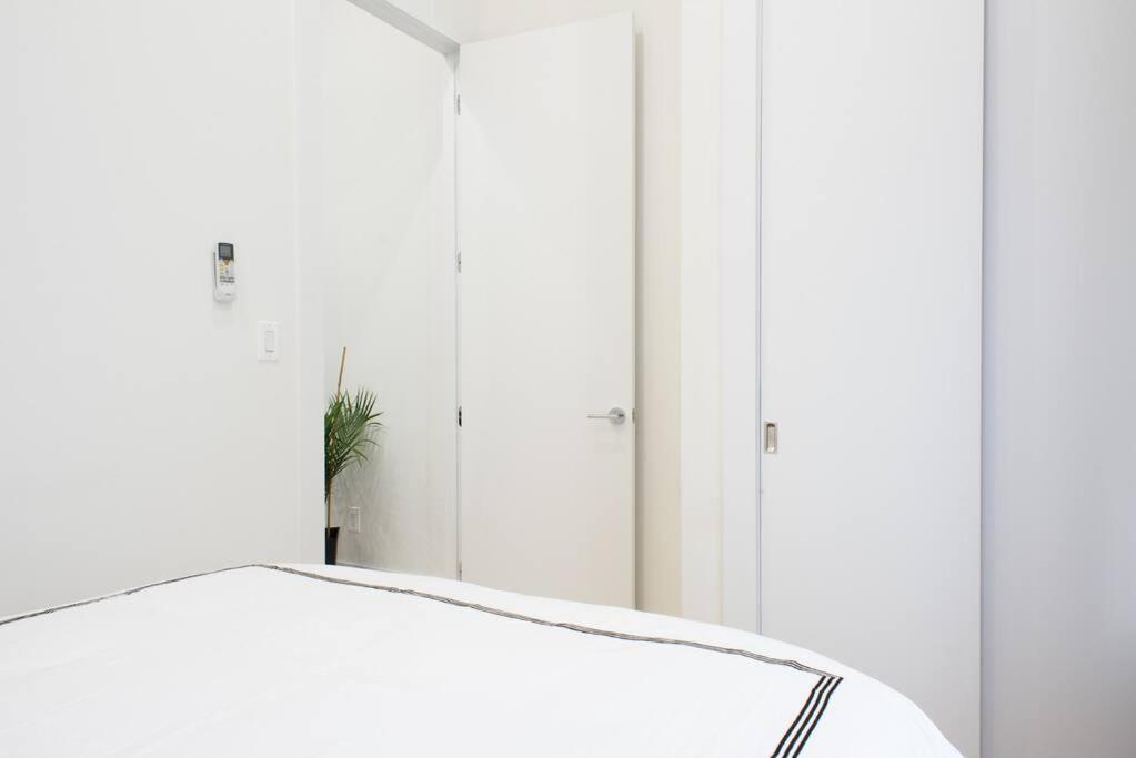 78-4D Quality 1br W&D SKYLIGHT By Central Park