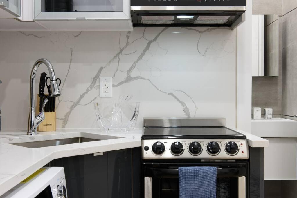 78-4D Quality 1br W&D SKYLIGHT By Central Park