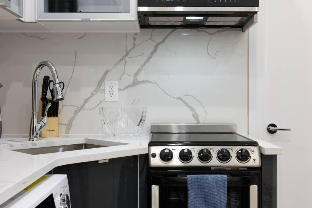 78-4D Quality 1br W&D SKYLIGHT By Central Park