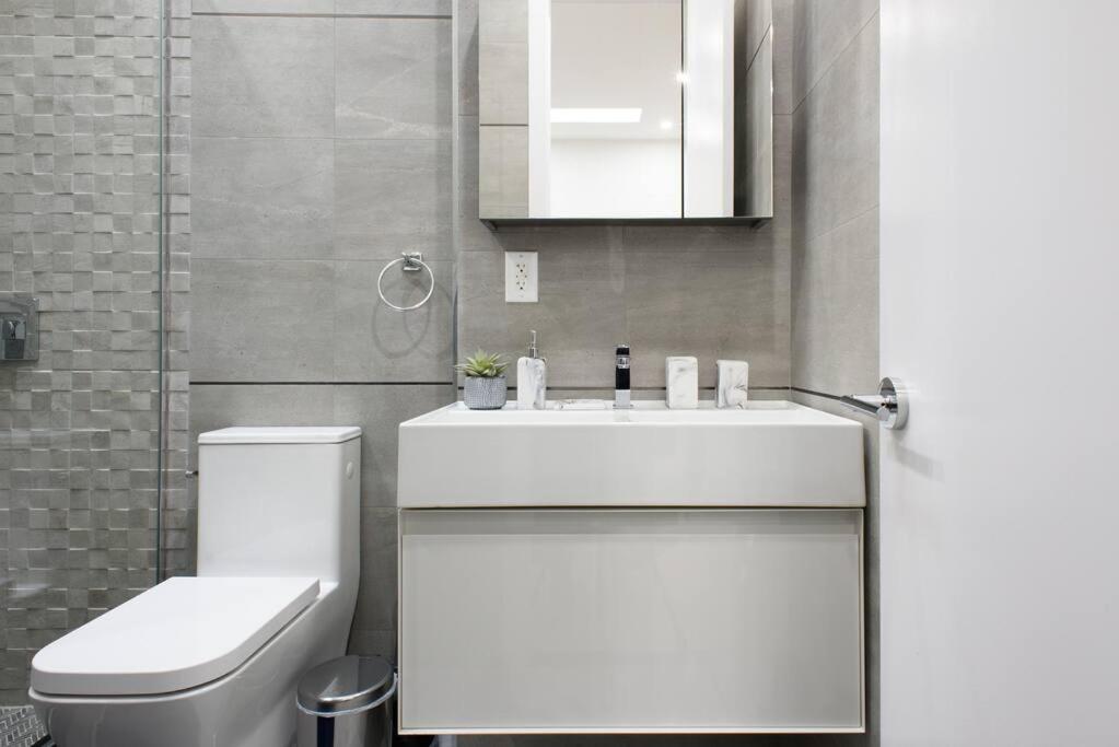 78-4D Quality 1br W&D SKYLIGHT By Central Park