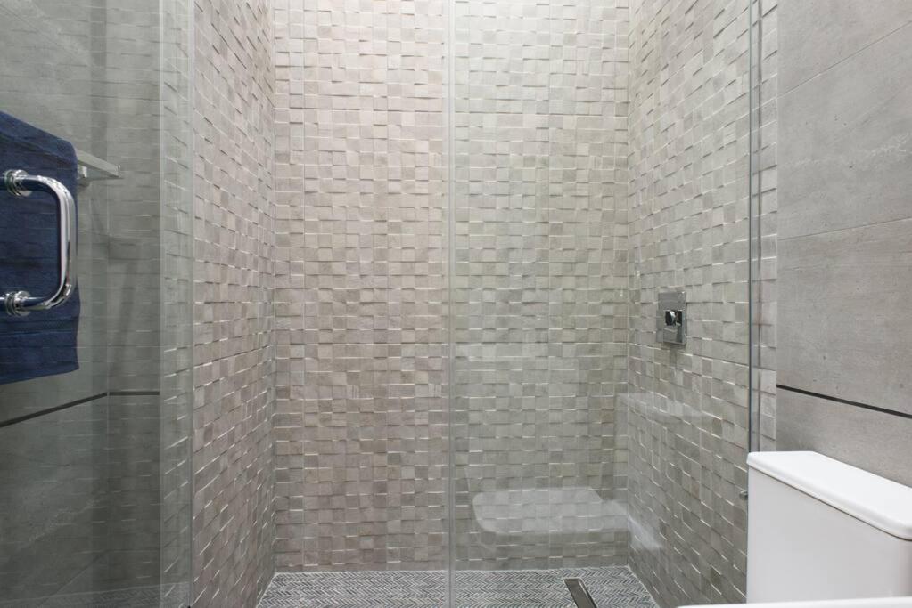78-4D Quality 1br W&D SKYLIGHT By Central Park