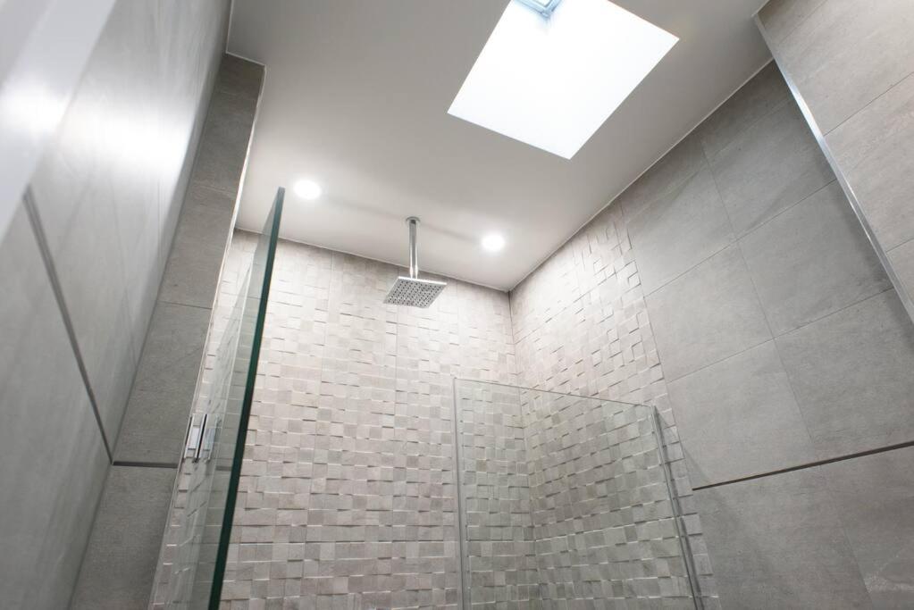 78-4D Quality 1br W&D SKYLIGHT By Central Park