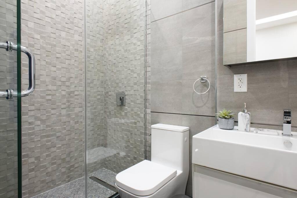 78-4D Quality 1br W&D SKYLIGHT By Central Park