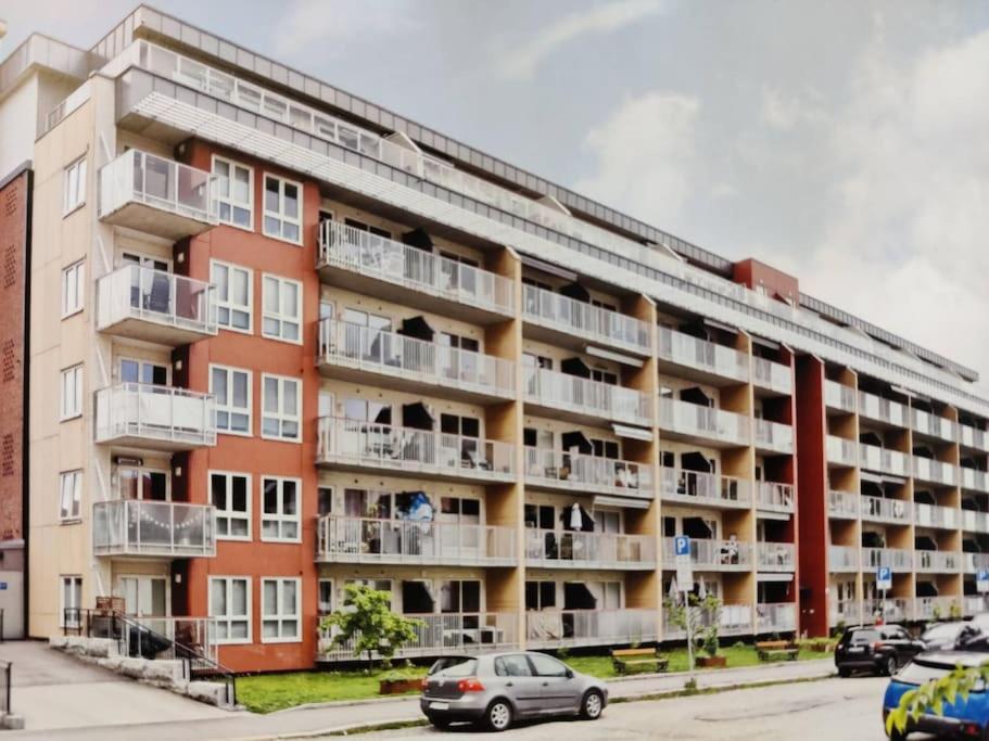 Spacious and cozy studio apartment with balcony view 3