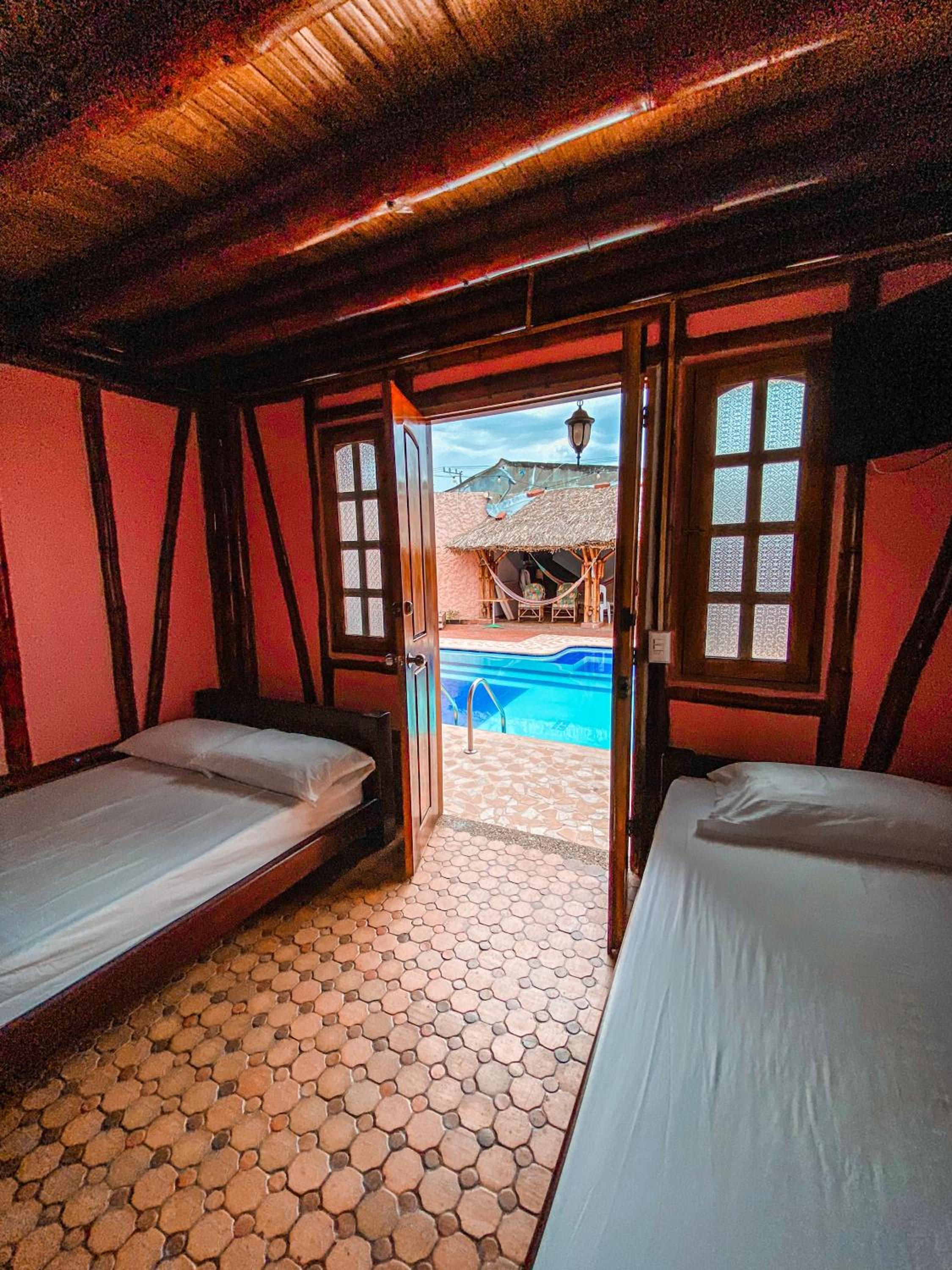 Hostal Victoria Club A&C