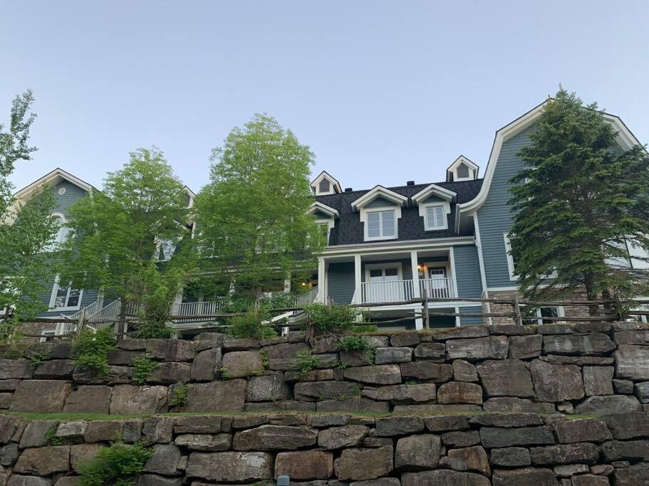 Chalet-Style Condo - 5 minutes to Lifts and village!