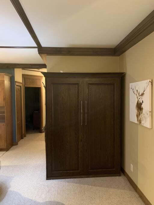 Chalet-Style Condo - 5 minutes to Lifts and village!
