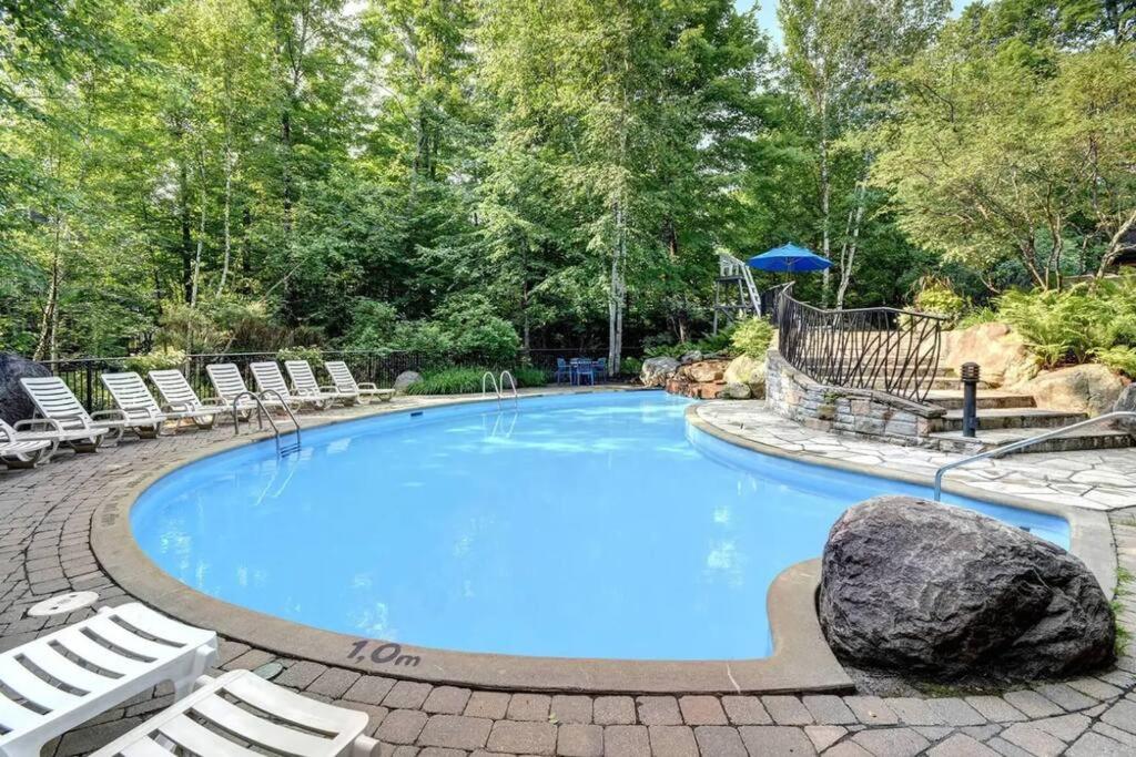 Chalet-Style Condo - 5 minutes to Lifts and village!