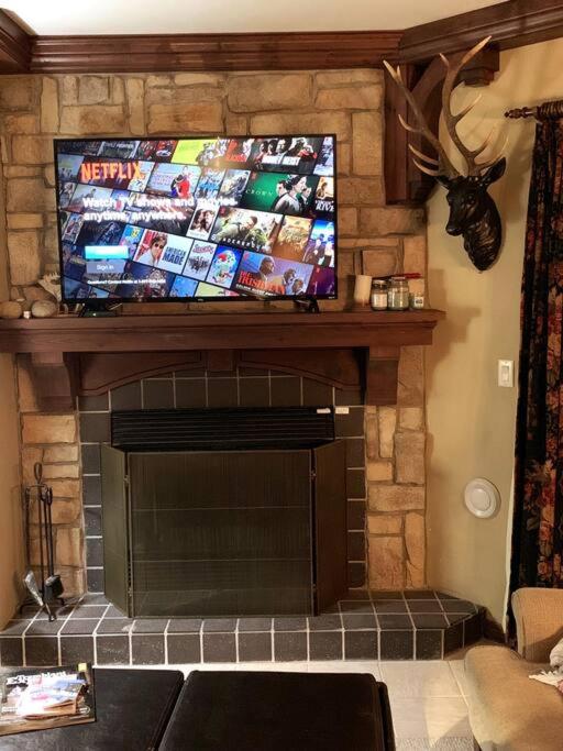 Chalet-Style Condo - 5 minutes to Lifts and village!