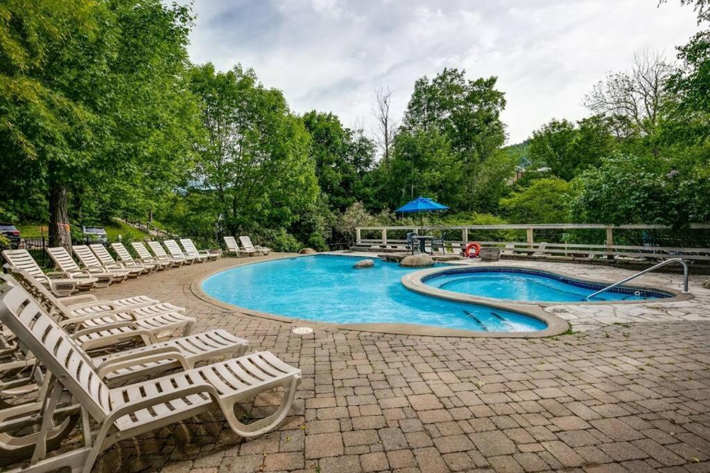 Chalet-Style Condo - 5 minutes to Lifts and village!