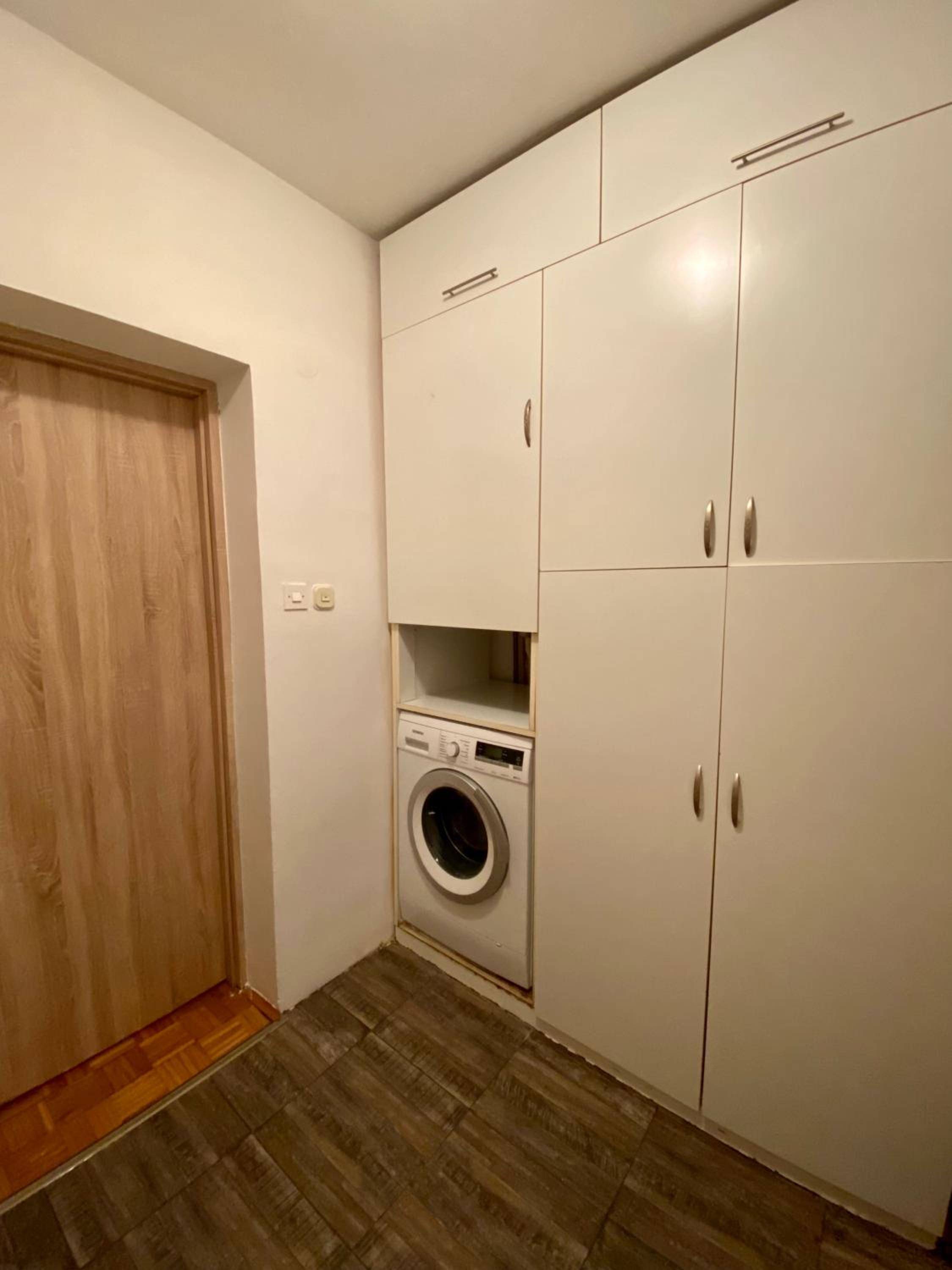 Elda Hills Apartment