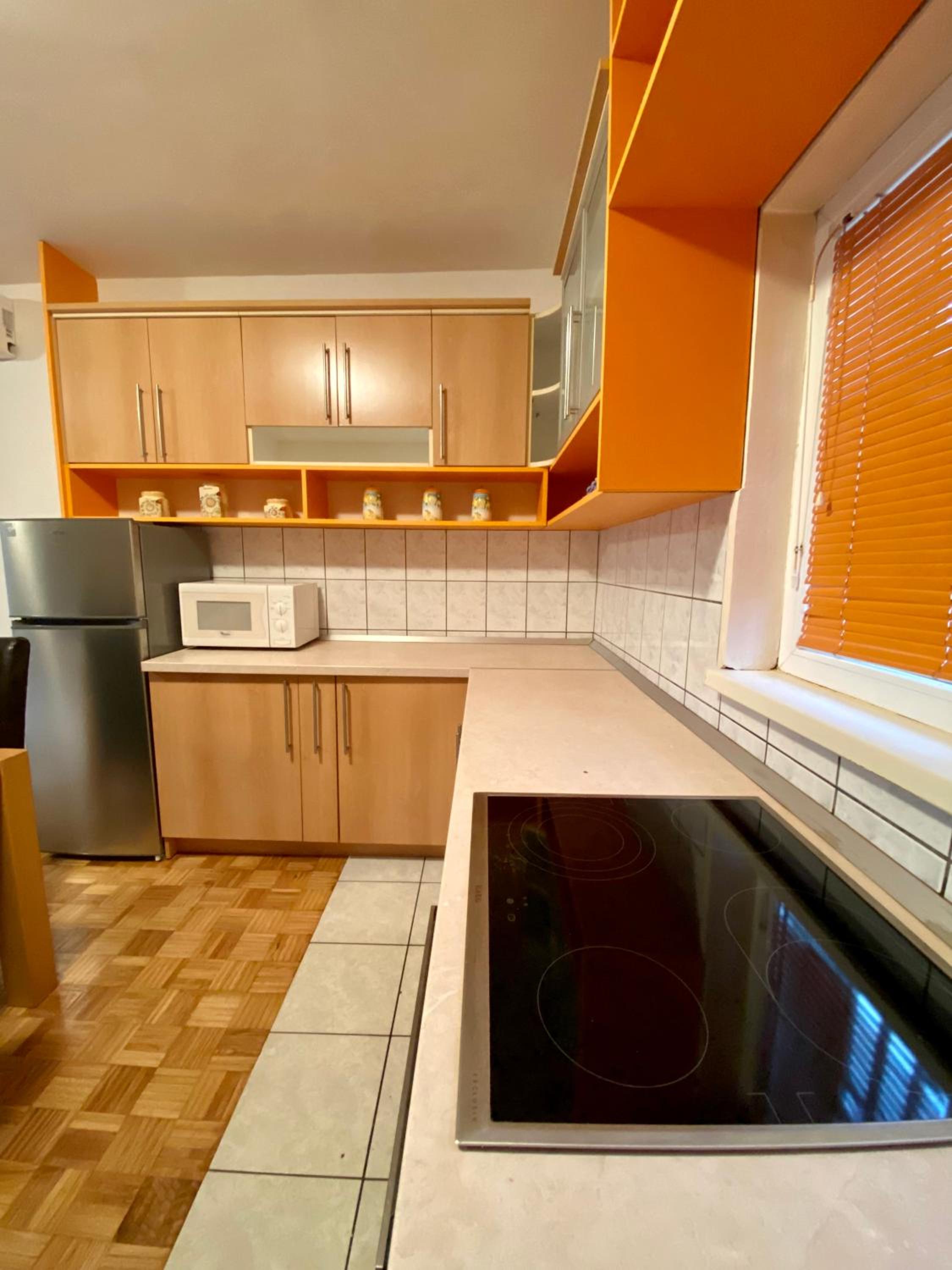 Elda Hills Apartment